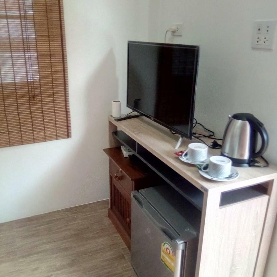 Sunray Guesthouse สุนันท์บ้านพักริมคลอง Uthai Thani Buitenkant foto