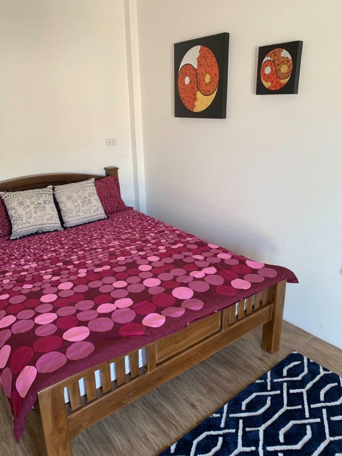 Sunray Guesthouse สุนันท์บ้านพักริมคลอง Uthai Thani Buitenkant foto